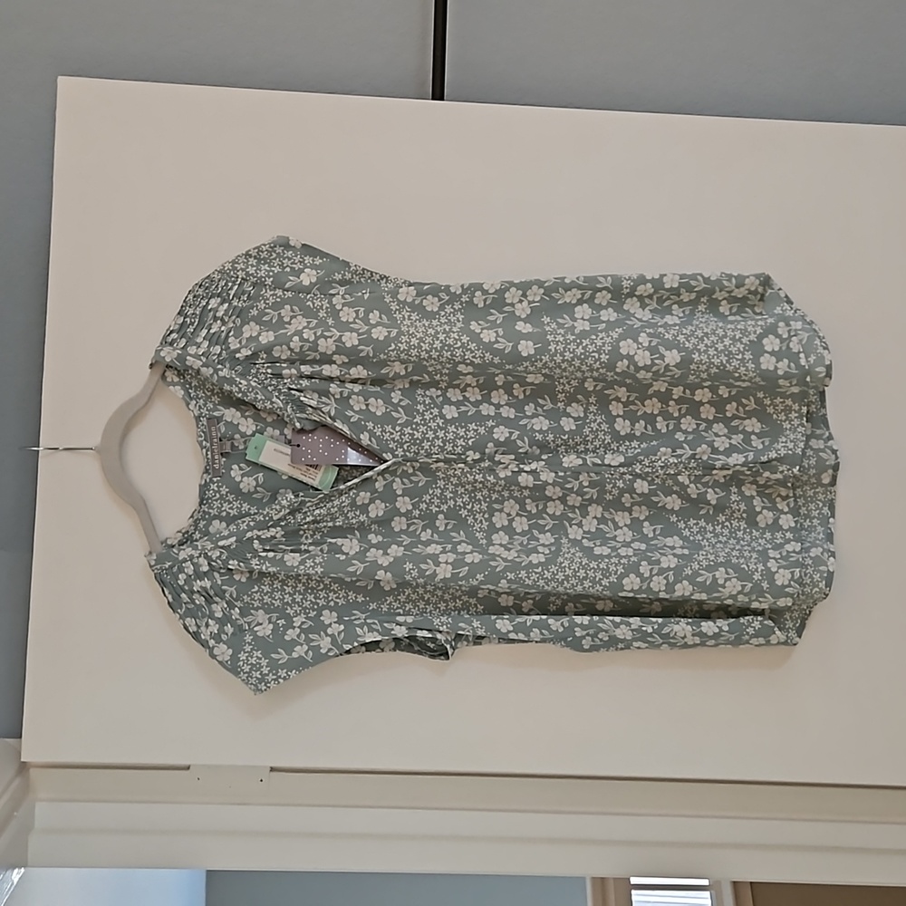 Cap sleeve floral blouse